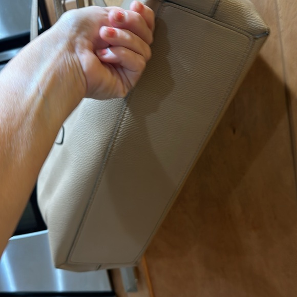 Beautiful tan leather Burberry large zipper tote shoulder bag w check interior - Picture 9 of 15